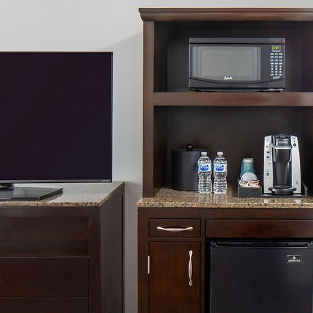 Hilton Garden Inn Jackson Downtown Экстерьер фото