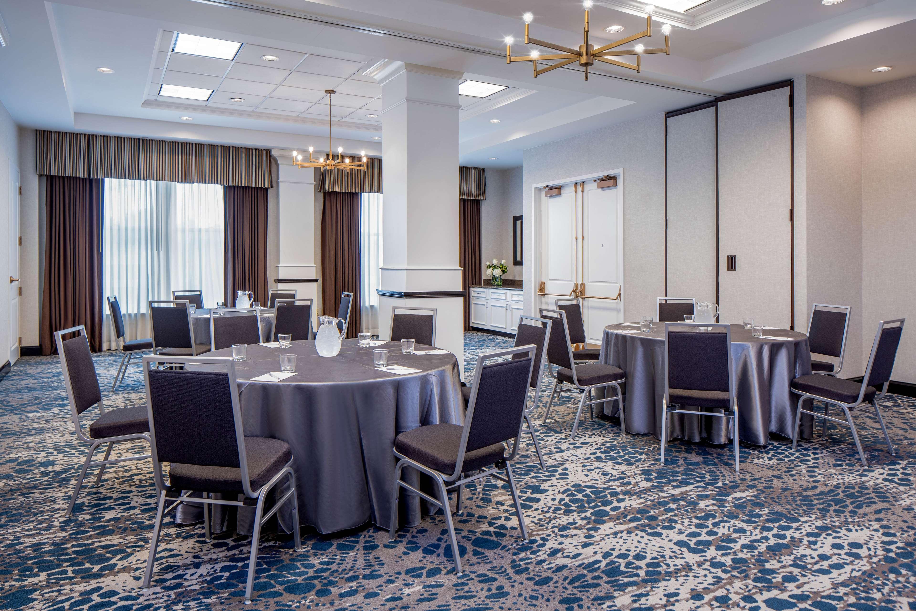 Hilton Garden Inn Jackson Downtown Экстерьер фото