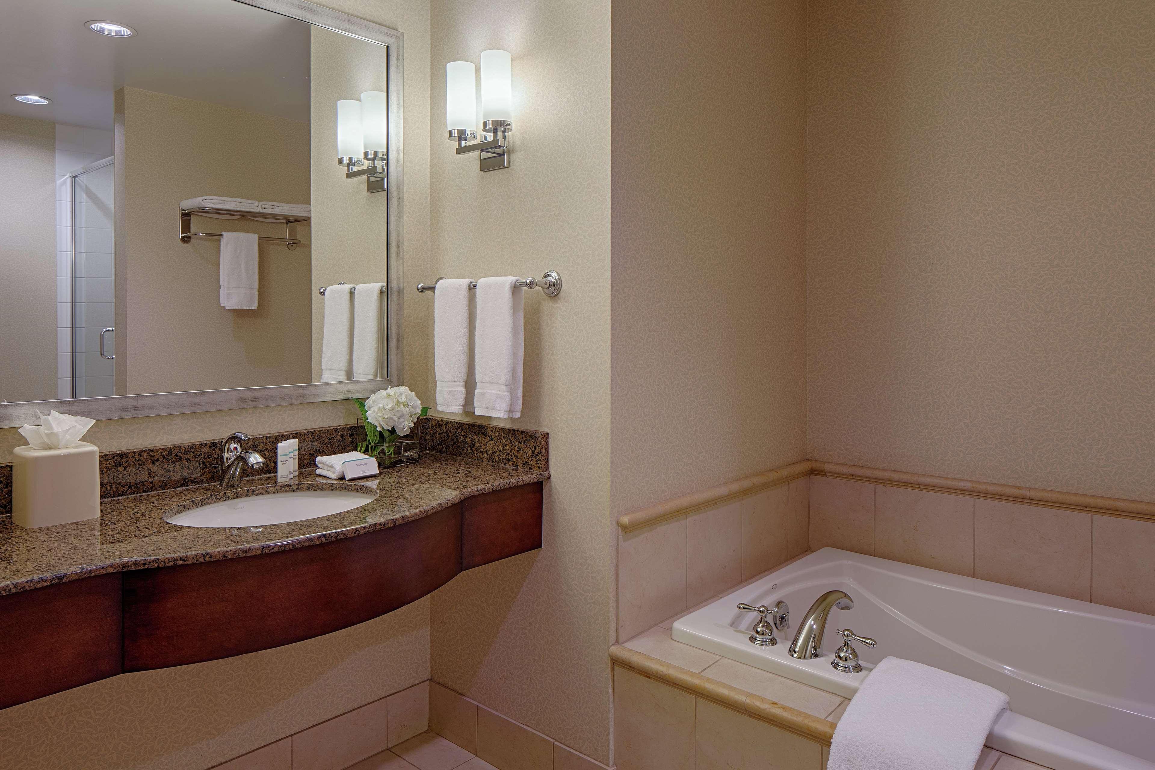 Hilton Garden Inn Jackson Downtown Экстерьер фото