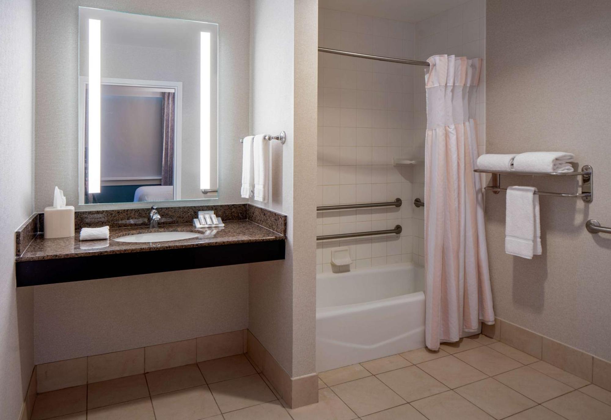 Hilton Garden Inn Jackson Downtown Экстерьер фото